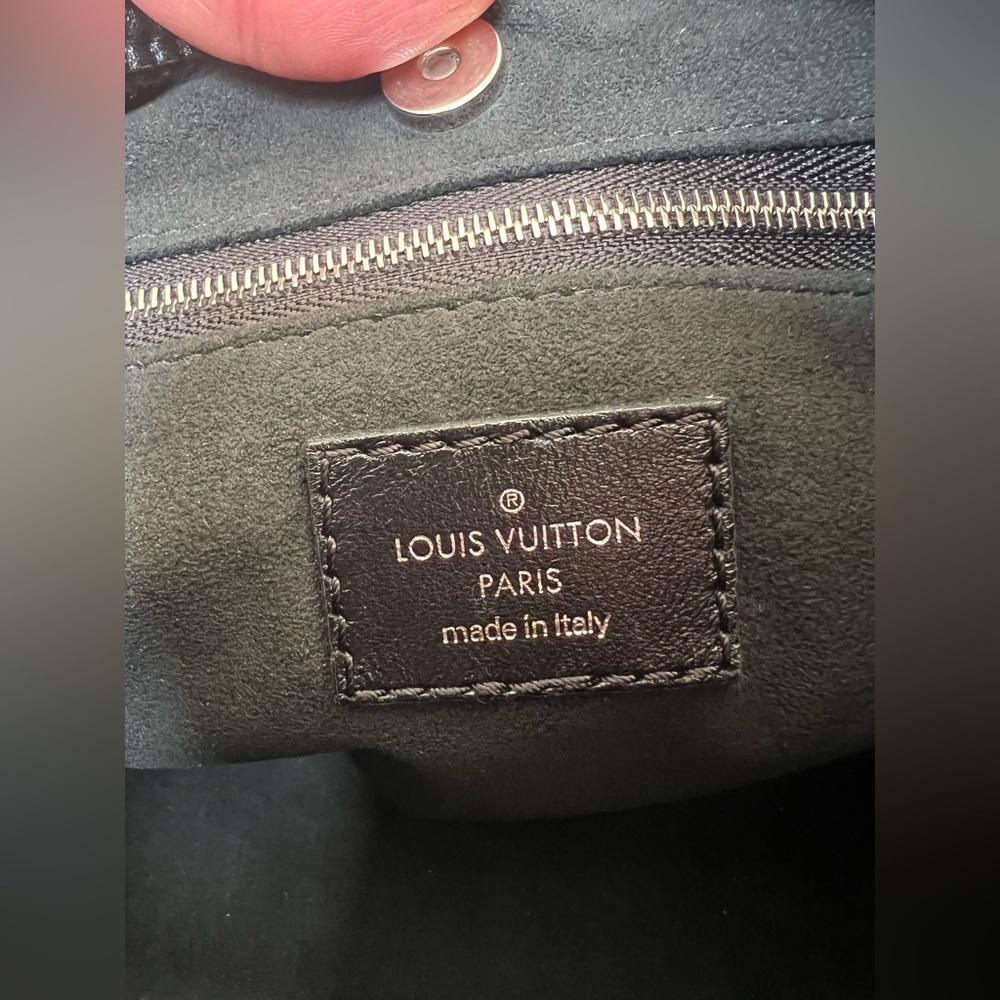 Louis Vuitton CarryAll Cargo Vibe PM - Picture 15 of 15